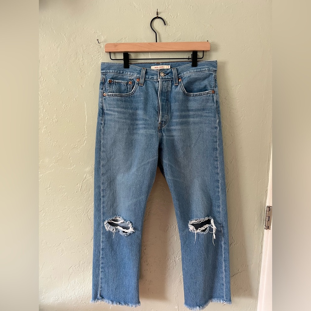 Levi’s Wedgie Straight Medium Wash Size 30
